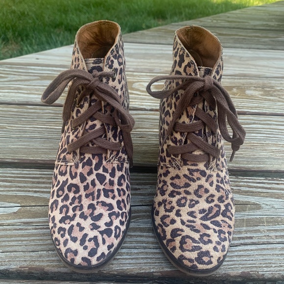 Lucky Brand Leopard Print Women’s Wedge Boots 6.5 - Picture 2 of 11